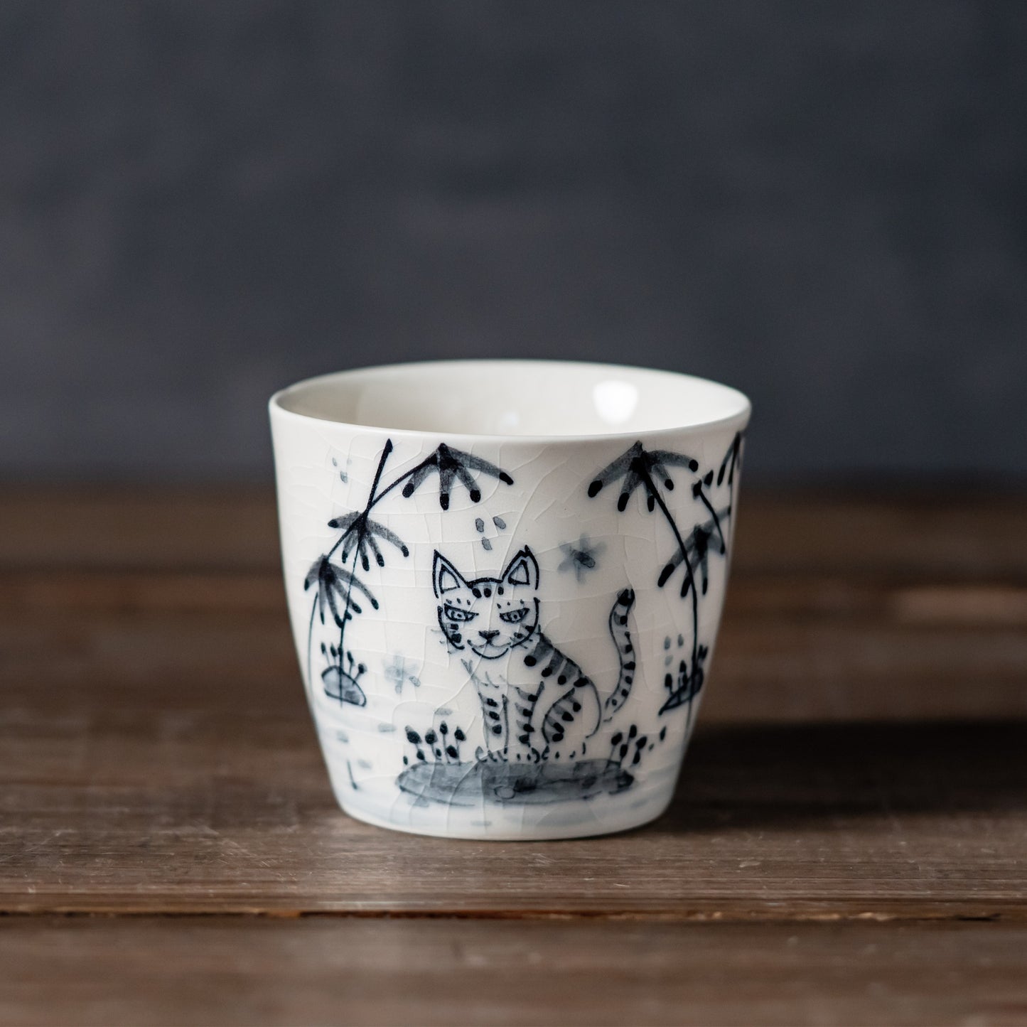 【WEB陶器市 数量限定】【山口祥治 作】手描き 古染付 猫図 蕎麦猪口 | 独自ブレンド土と渋み呉須が魅せるカップ | 喜鶴製陶 有田焼
