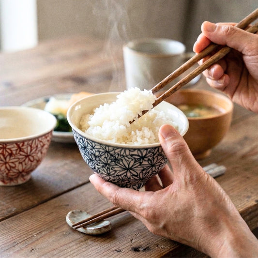 花詰 茶碗 2個セット【作家・山口祥治 手描き】独自ブレンド土と渋み呉須が魅せる「花詰」夫婦茶碗 赤絵 & 染付 セット 有田焼