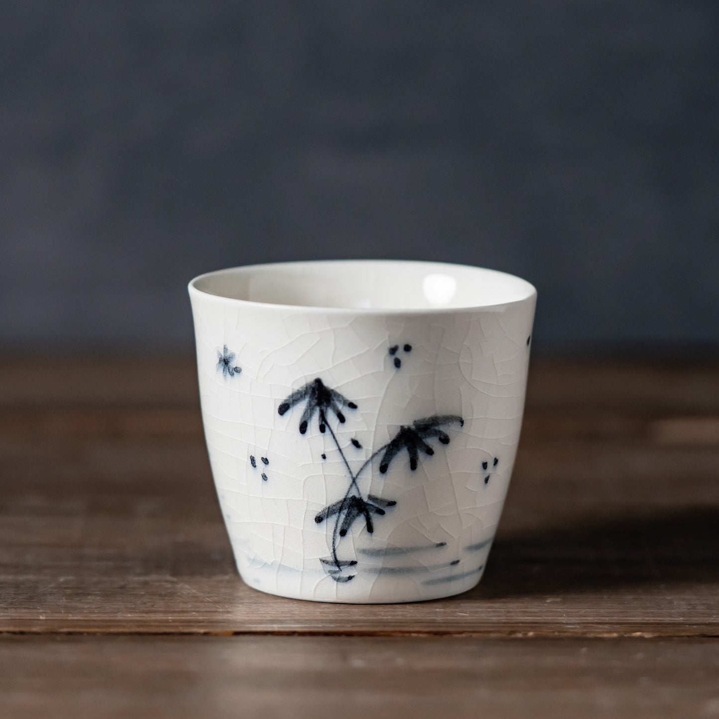 【WEB陶器市 数量限定】【山口祥治 作】手描き 古染付 猫図 蕎麦猪口 | 独自ブレンド土と渋み呉須が魅せるカップ | 喜鶴製陶 有田焼
